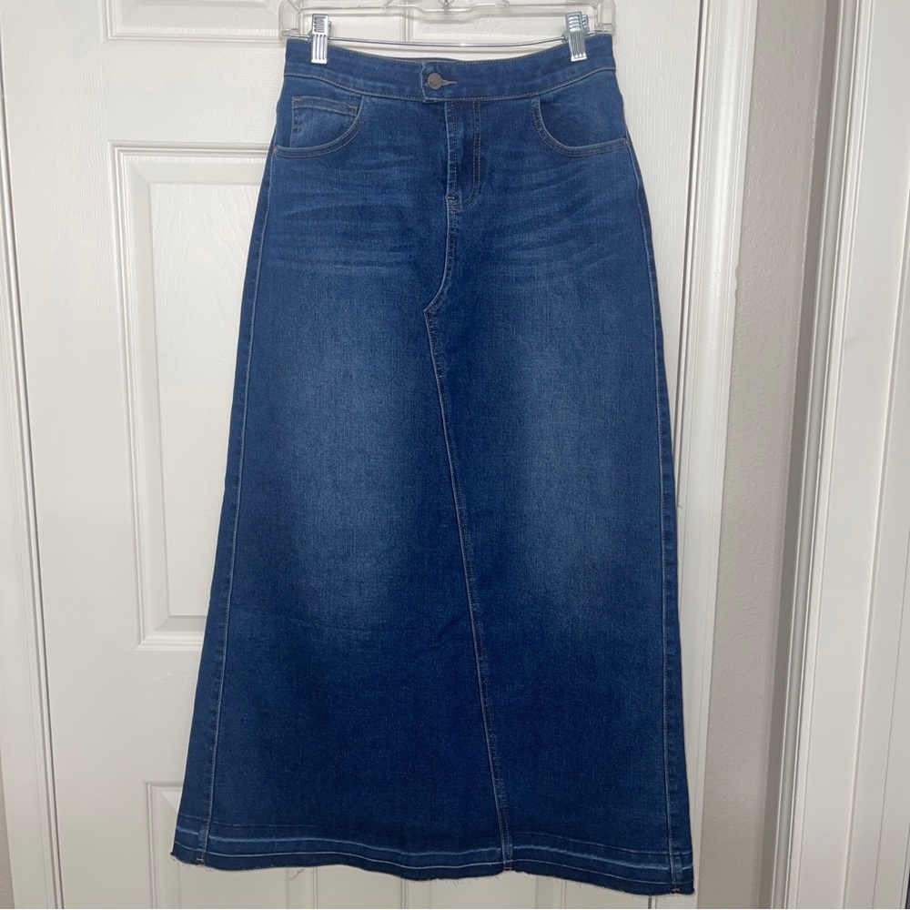 Wash Lab Selma Denim Aquamarine Blue Long skirt Raw Hem Size 26 NWOT
